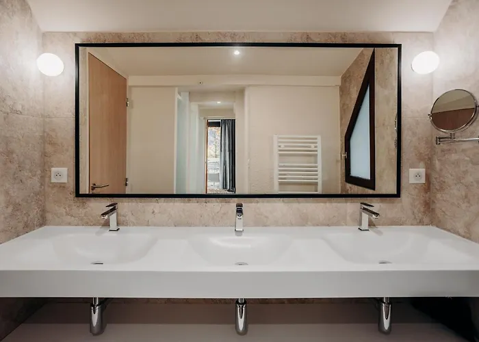 Tribue Хостел *